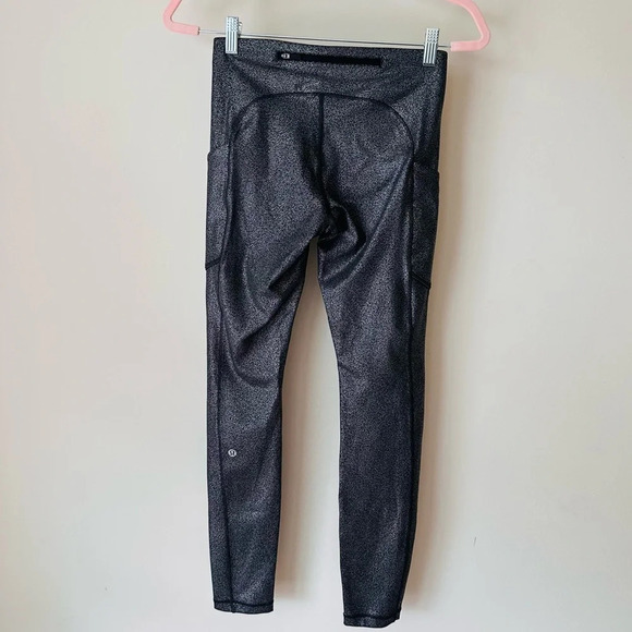 Lululemon Speed Up Tight Luminosity Foil Print Black Silver - Size 4 - Picture 13 of 14